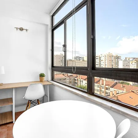 Guest house Wonderful Shared In Alfornelos - Near Metro!