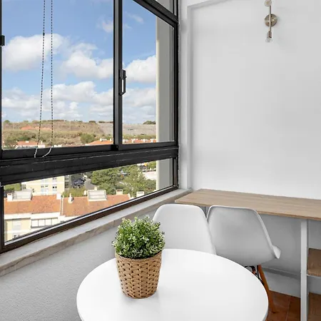 Wonderful Shared In Alfornelos - Near Metro! Lisbon