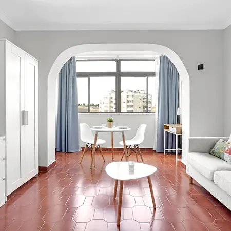 Wonderful Shared In Alfornelos - Near Metro! Guest house Lisbon