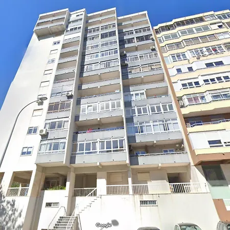 Wonderful Shared In Alfornelos - Near Metro! Guest house Lisbon